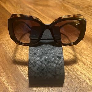 BNIB PRADA Sunglasses newest style super chic 2023